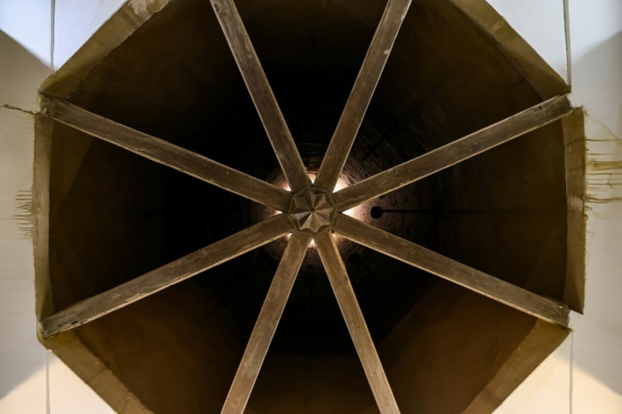 Photo de l'intérieur d'un tour à vent du jardin de Dowlat-Abad, dans la ville de Yazd, au centre de l'Iran, le 3 juillet 2023