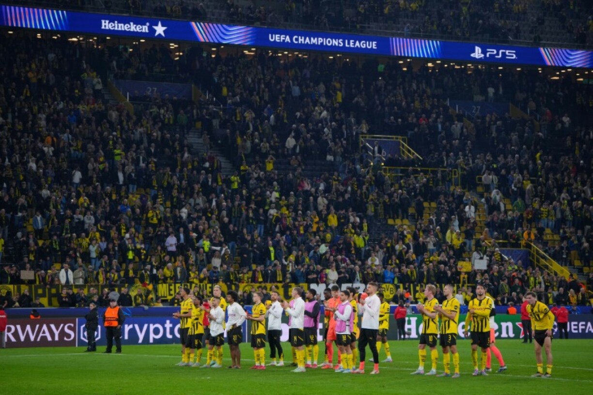 Borussia Dortmund players thank the crowd after their 3-1 win over Barcelona.
