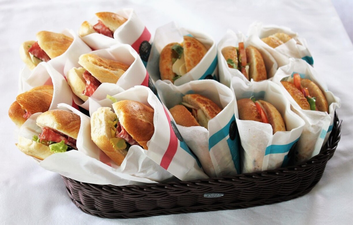 Les sandwiches pour la classe économique.