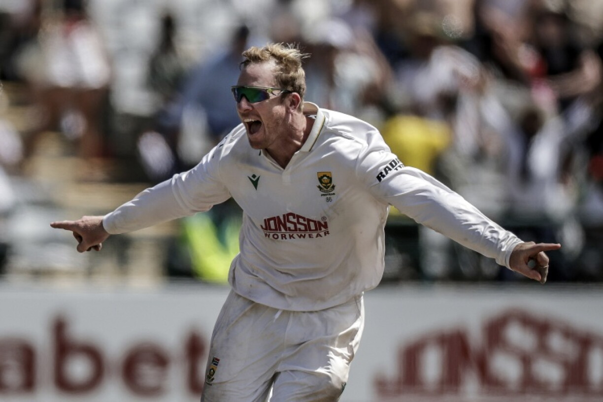 Simon Harmer ran through the Australia line-up as he took 6-16