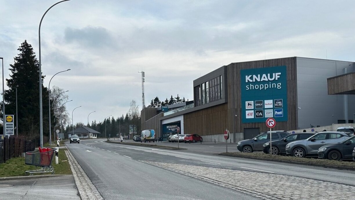 Le centre commercial Knauf Schmiede à Huldange, sur la commune de Troisvierges.
