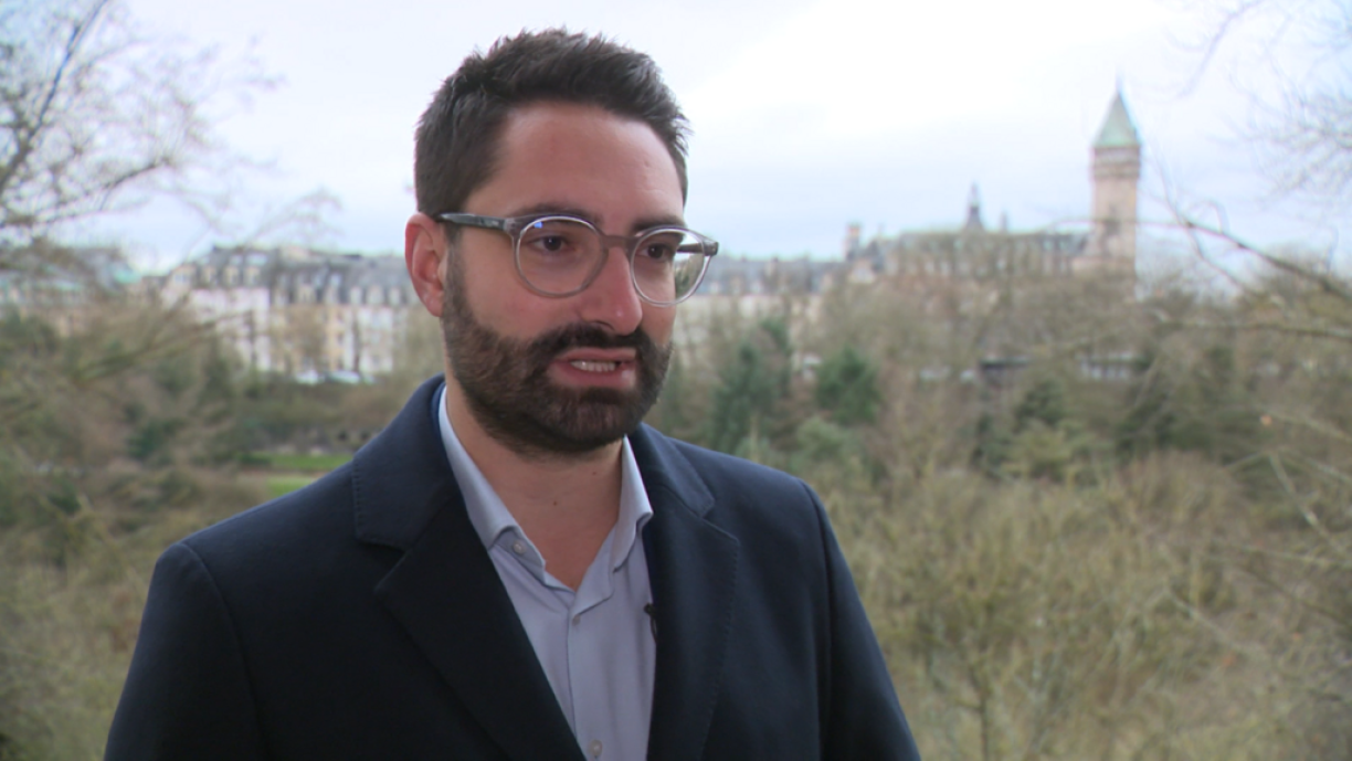 De Kulturminister Eric Thill an Erklärungsnout: Gouf am Ministère net reagéiert? A gouf intern falsch informéiert? An no bausse falsch kommunikéiert?