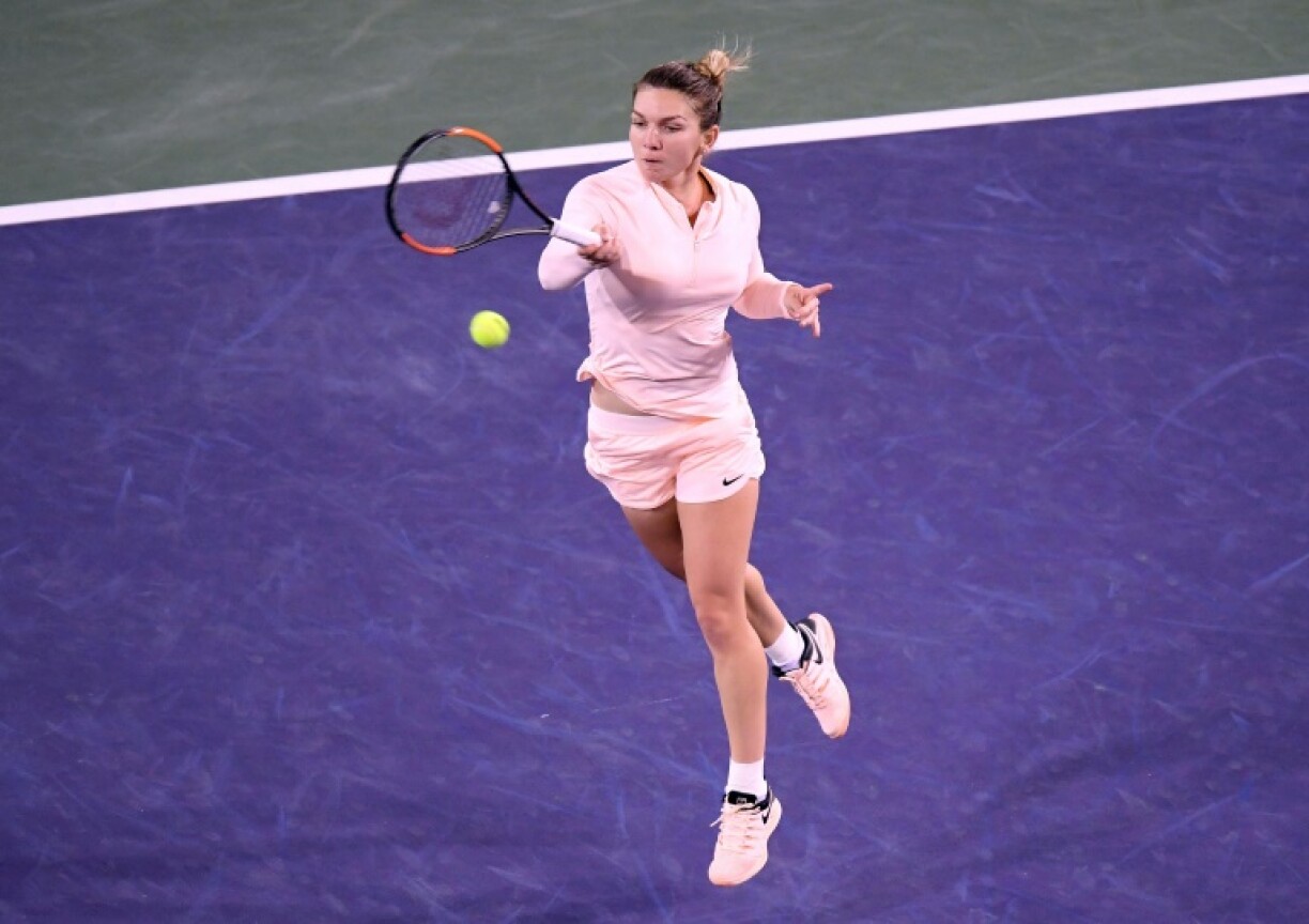 La Roumaine Simona Halep, ancienne numéro un mondiale, lors d'un match contre la Japonaise Naomi Osaka, le 16 mars 2018 au Masters 1000 d'Indian Wells