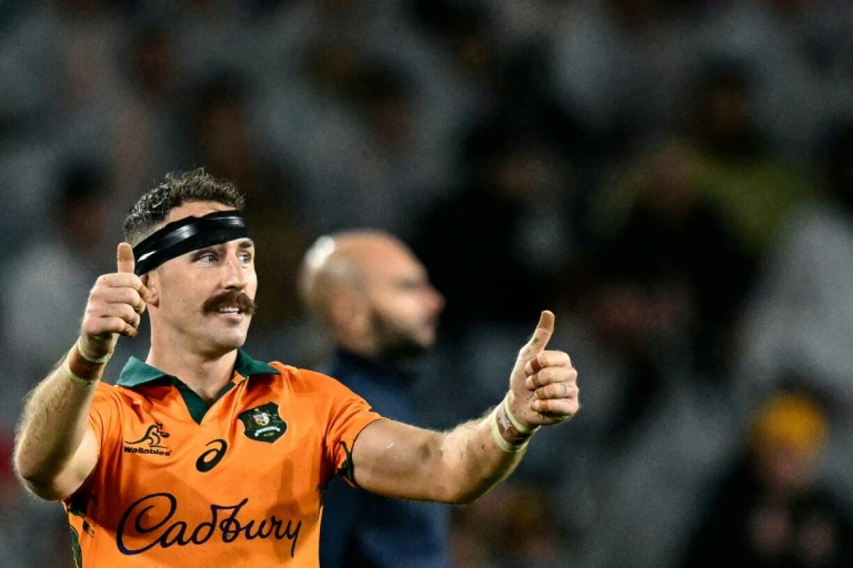 Nic White salutes the crowd after leaving the field in the second half in his final Test for the Wallabies before retiring