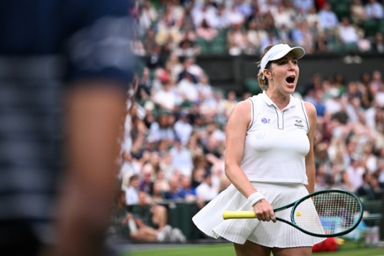 La Russe Anastasia Pavlyuchenkova célèbre le gain d'un point face à la Britannique Sonay Kartal, en huitième de finale de Wimbledon, à Londres, le 6 juillet 2025
