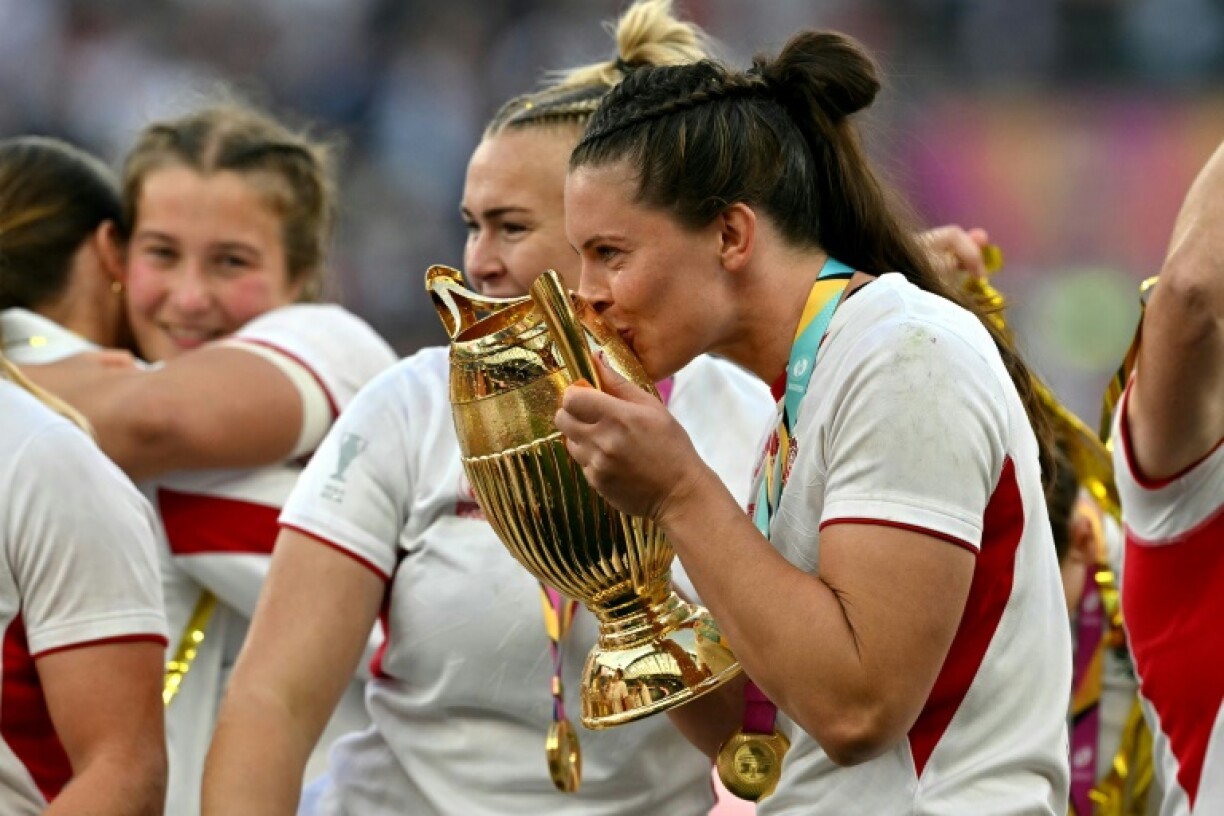 England lock Abbie Ward kisses the Women's Rugby World Cup trophy