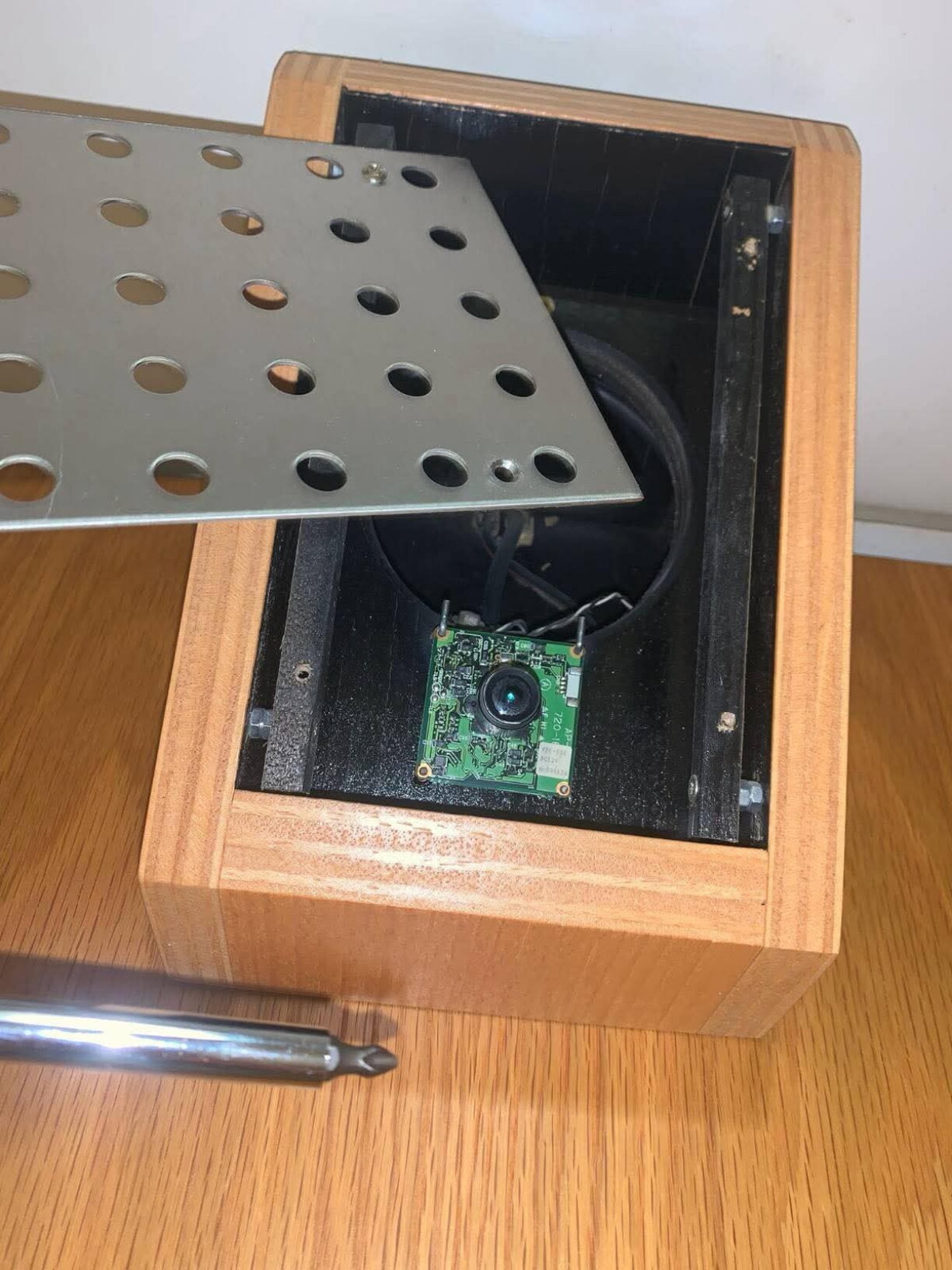 Dës Foto krut RTL virun e puer Deeg per Mail geschéckt. Et soll sech ëm eng vun de Kameraen handelen, déi fonnt goufen.