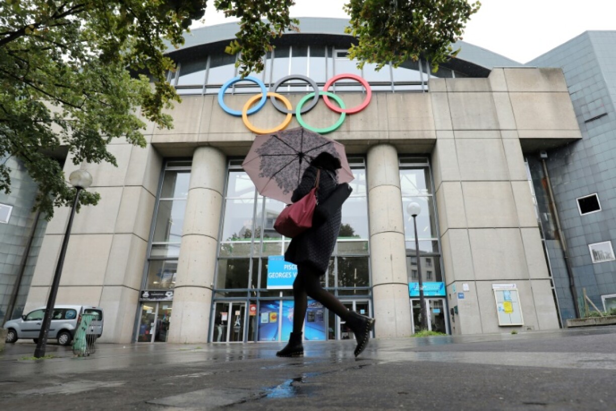 Entrée de la piscine olympique Georges Vallerey à Paris, le 13 septembre 2017
