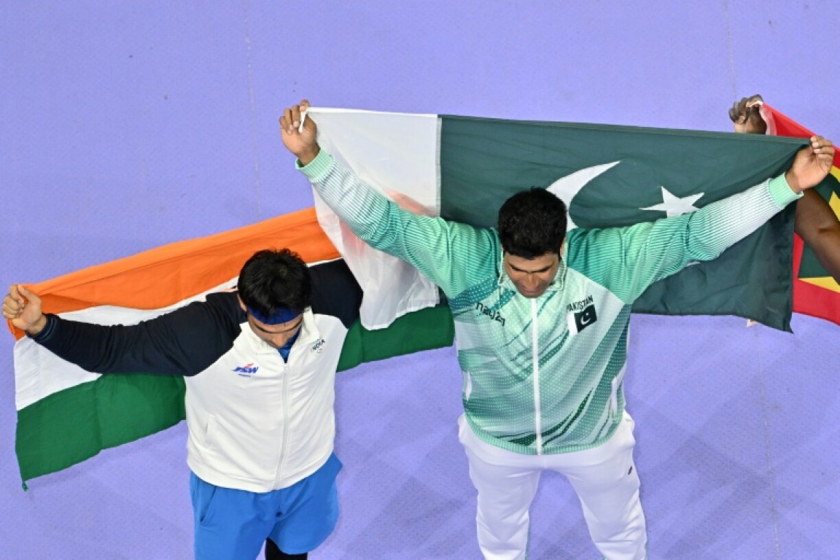 Pakistan's Arshad Nadeem (R) and India's Neeraj Chopra celebrate after the men's javelin final in Paris