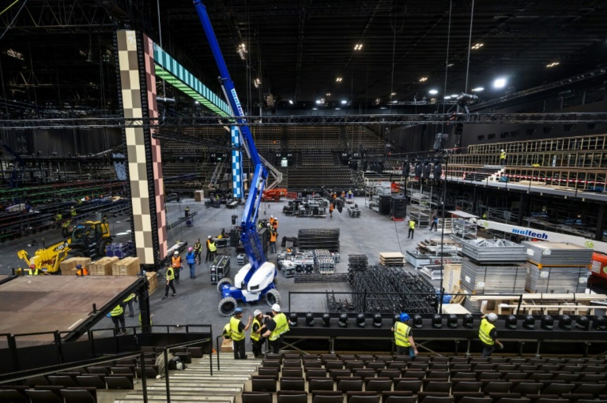 The stage design at St. Jakobshalle draws on Switzerland's Alpine scenery