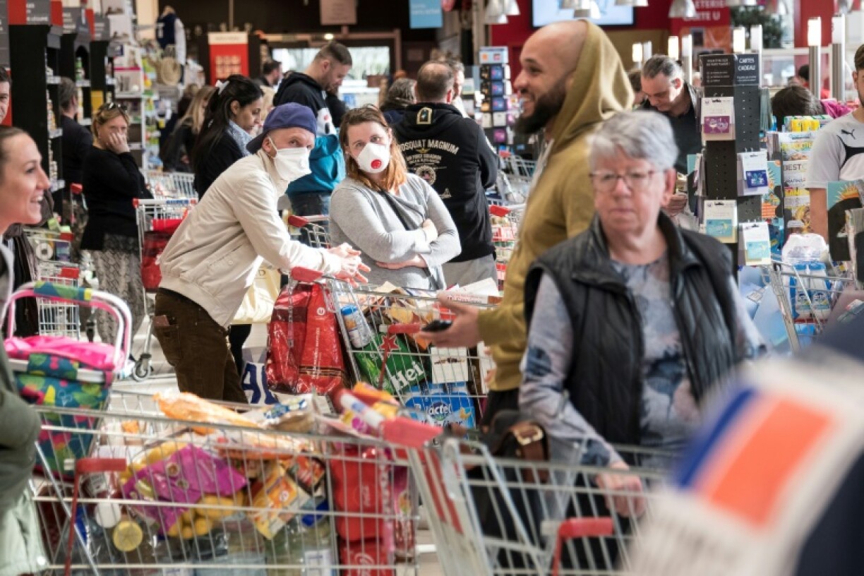 La folie dans un supermarché à Pfastatt dans le Haut-Rhin, le 16 mars 2020