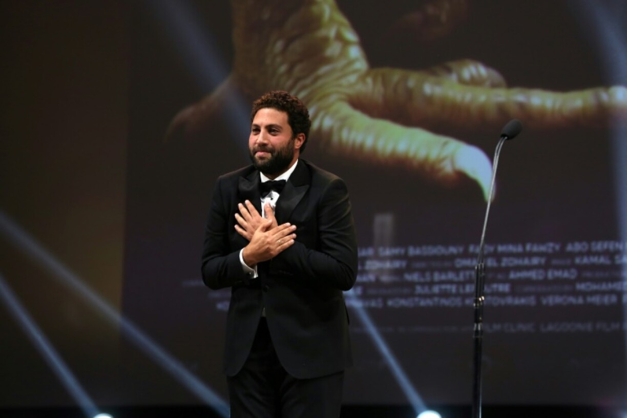 Le réalisateur égyptien Omar al-Zohairy reçoit le prix El Gouna Golden Star du meilleur long-métrage arabe, pour son film