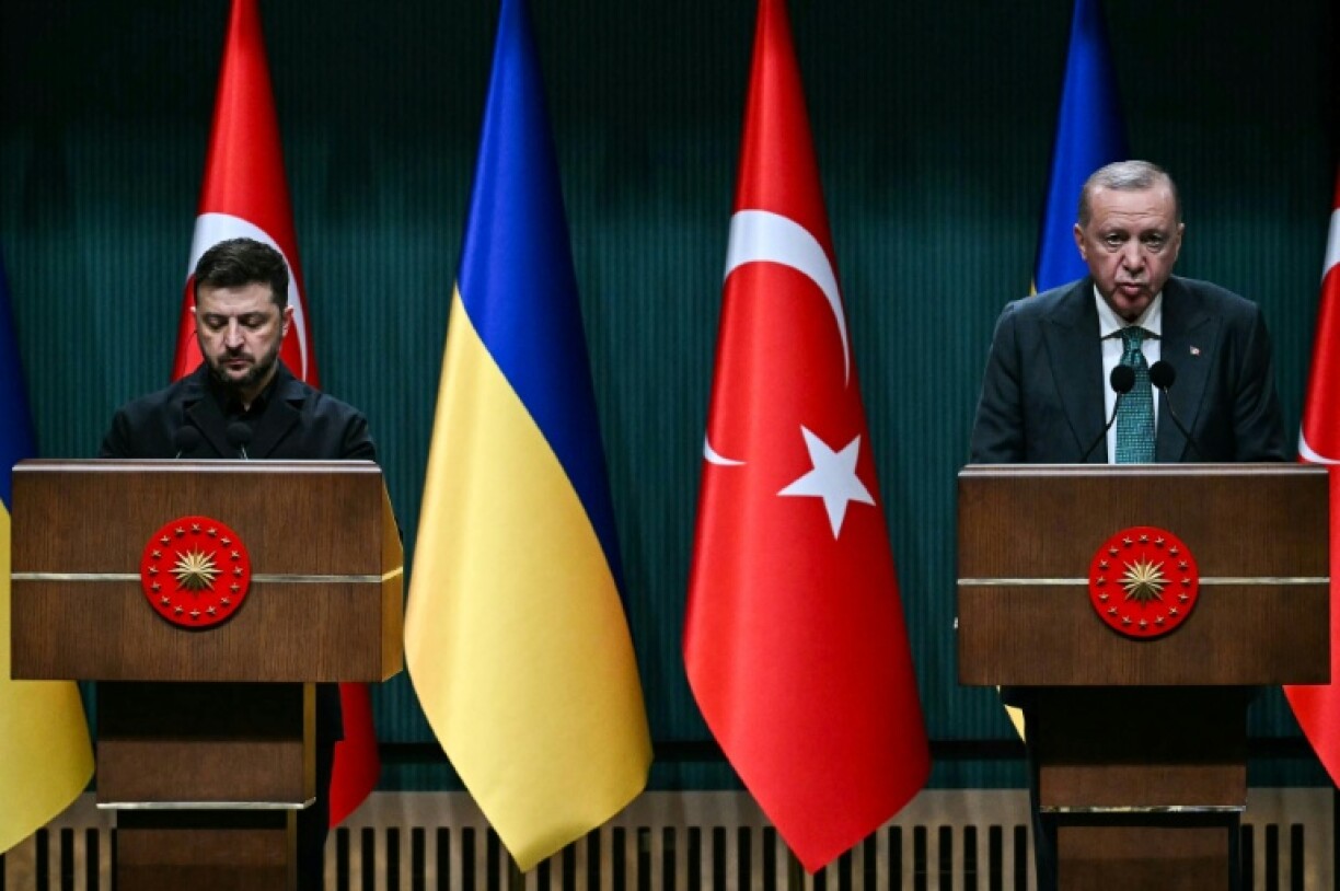 Turkish President Recep Tayyip Erdogan urges the warring sides to join talks in Istanbul