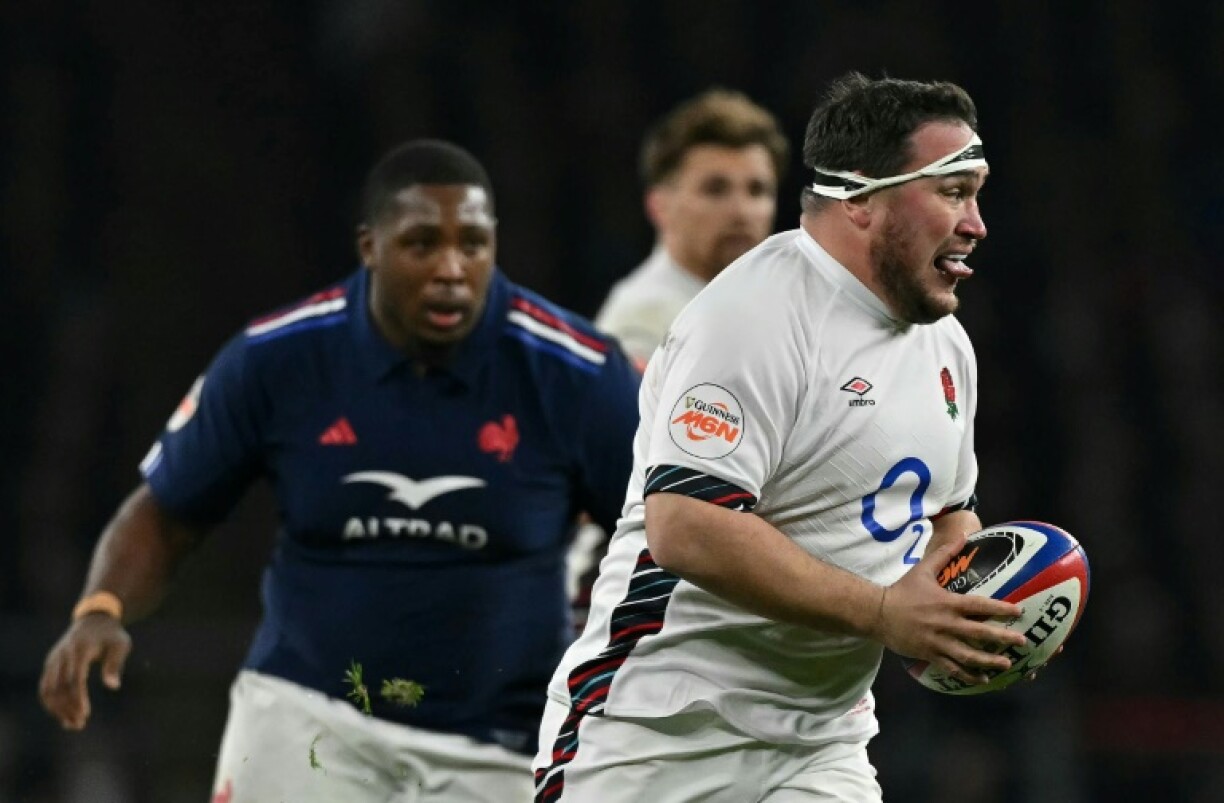 England hooker Jamie George (R)