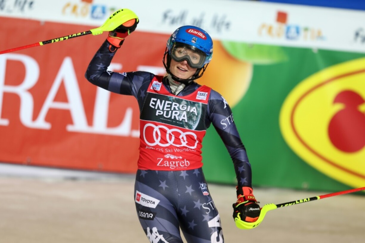 En remportant le slalom de Zagreb, l'Américaine Mikaela Shiffrin, le 4 janvier 2023 dans l'aire d'arrivée au terme de la seconde manche, a signé la 81e victoire de sa carrière en Coupe du monde et n'est plus qu'à un succès du record féminin détenu par sa compatriote Lindsey Vonn