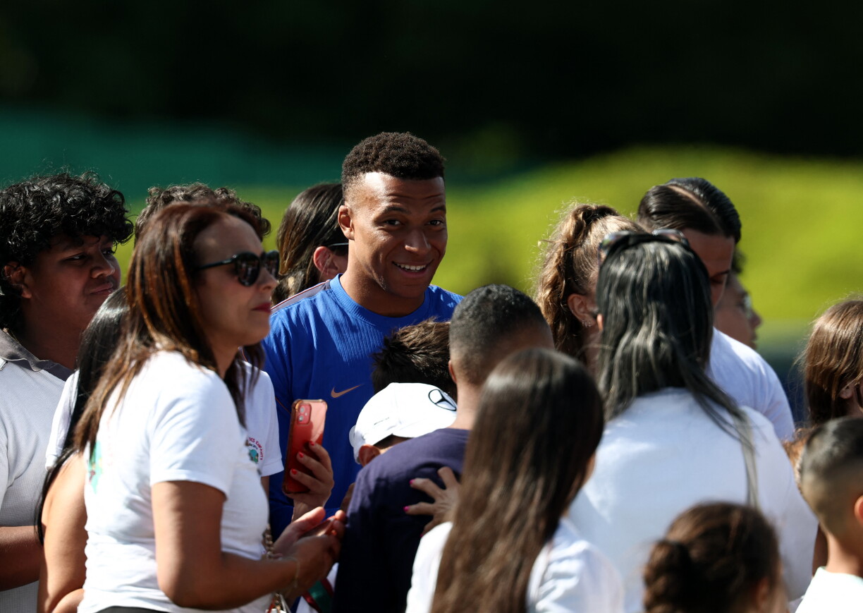 De Kylian Mbappé bei de Fans