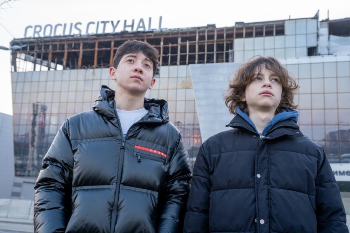 Islam Khalilov, 16, (L) and Artem Donskov, 15, managed to save more than a hundred people by helping them flee the burning building