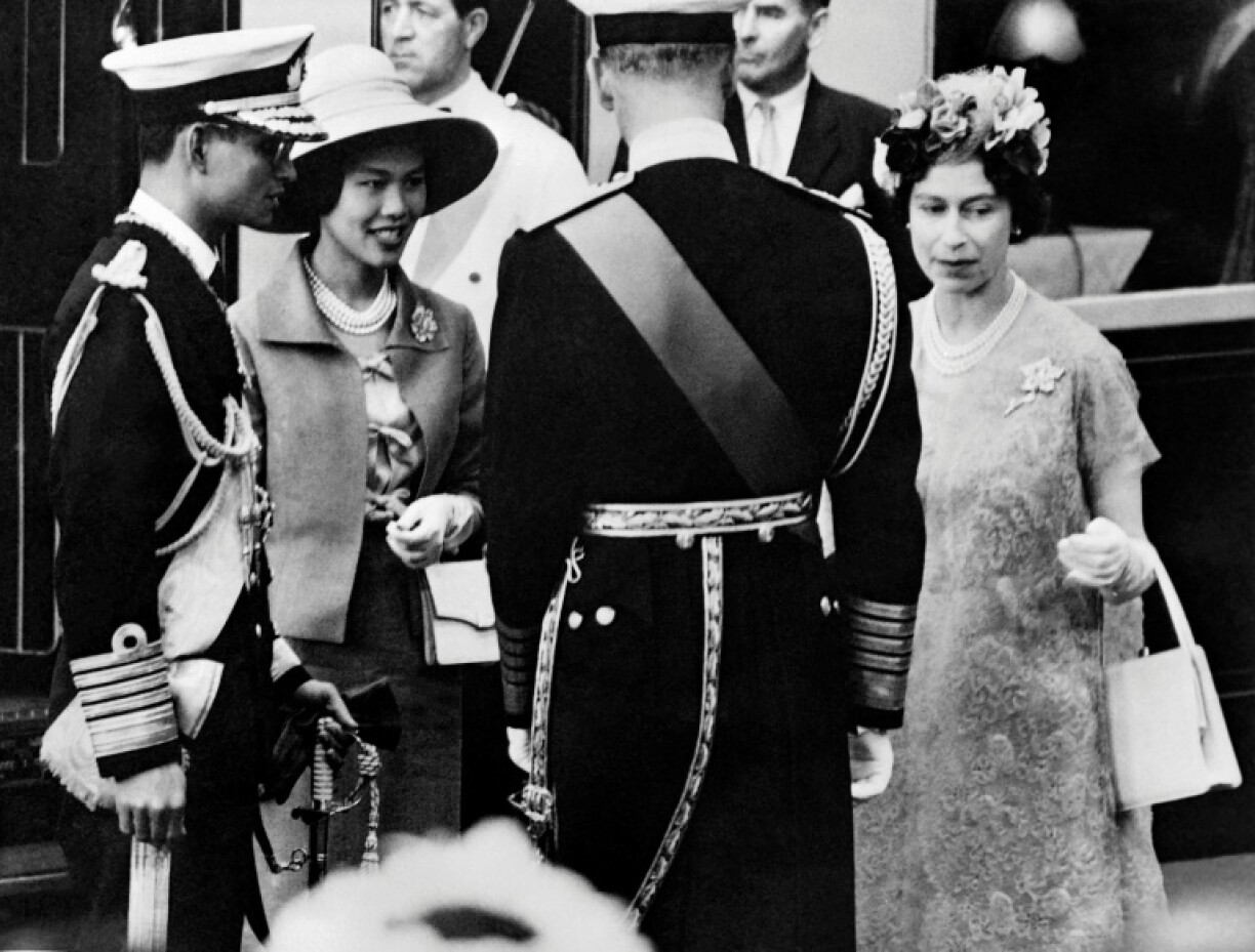 This undated photo taken in July 1960 shows Thailand's King Bhumibol Adulyadej (L), and Queen Sirikit (2nd L) being welcomed by Queen Elizabeth II