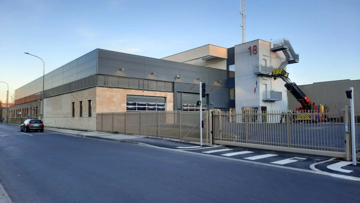 Située avenue de Blida, la caserne a été implantée sur une parcelle en friche de 3.800 m² qui a été mise à disposition du SDIS 57 par l'Eurométropole de Metz.