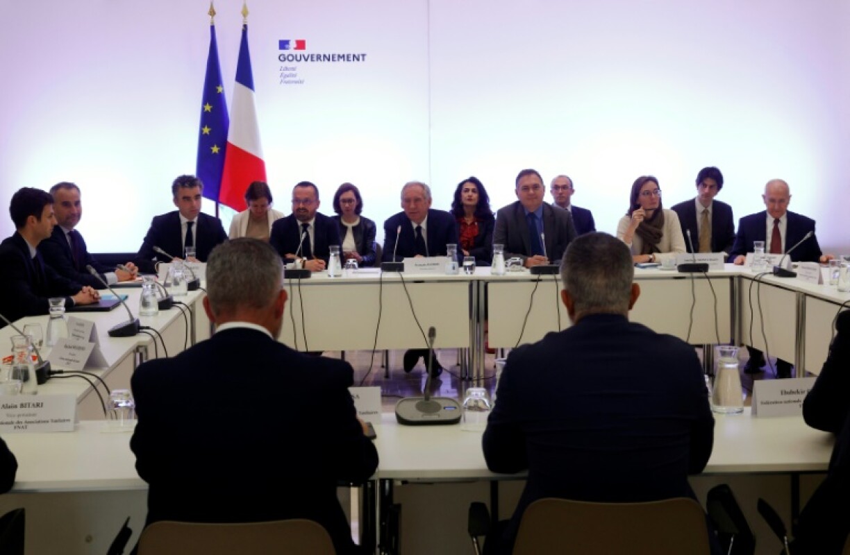 Rencontre à Paris entre les représentants des chauffeurs de taxis et le Premier ministre François Bayrou, le 24 mai 2025