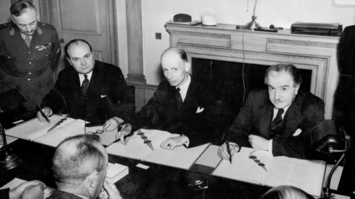 Members of the Luxembourgish and Belgian governments in exile signing the Benelux Monetary Convention of 21 October 1943 in London. The Luxembourgish exiled government published the Luxembourg Bulletin.