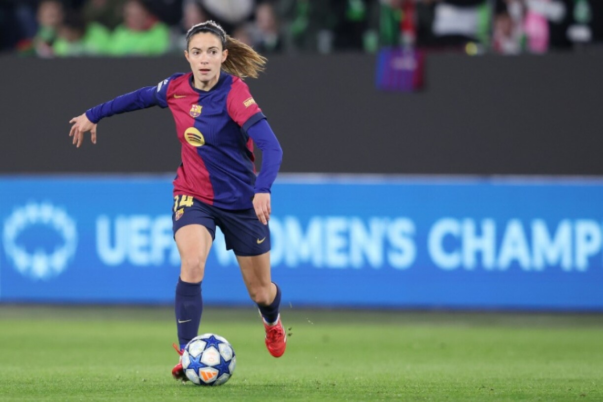 Aitana Bonmati runs with the ball during Barcelona's 4-1 win at Wolfsburg