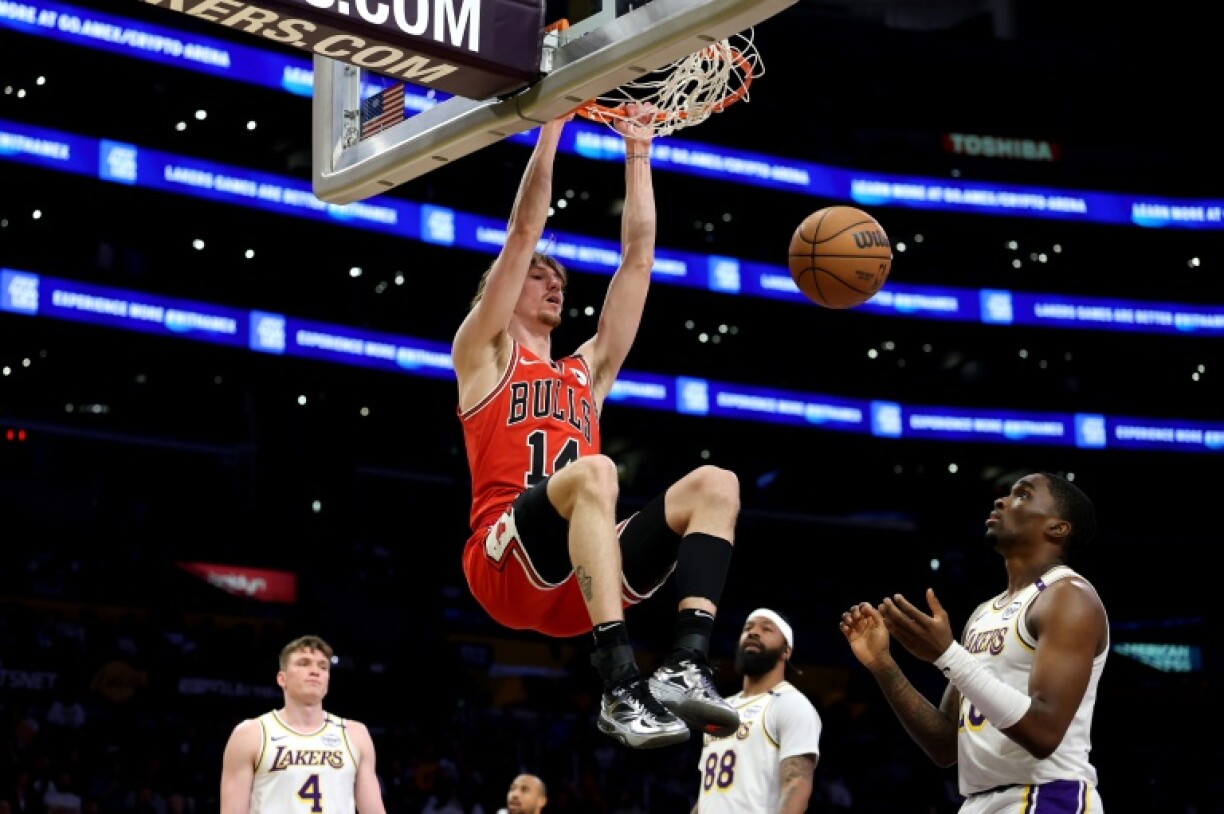 Chicago's Matas Buzelis throws down a dunk in the Bulls' NBA victory over the Los Angeles Lakers