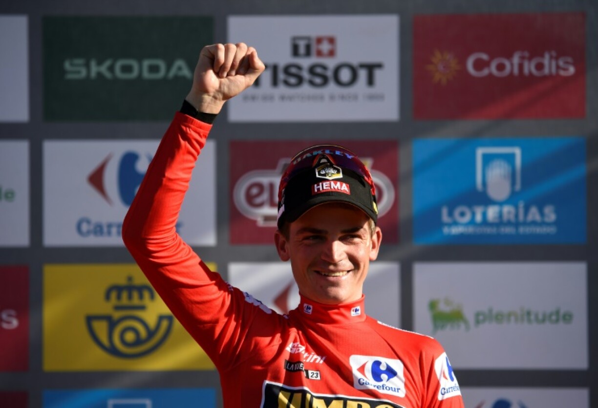 Le coureur de Jumbo-Visma, l'Américain Sepp Kuss, poing levé à l'arrivée de la 18e étape du Tour d'Espagne, le 14 septembre 2023