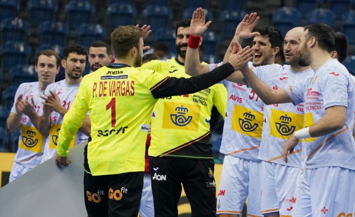 Le gardien espagnol Gonzalo Perez de Vargas célèbre la victoire contre la Slovénie en match de poules du Mondial, le 20 janvier 2023 à Cracovie