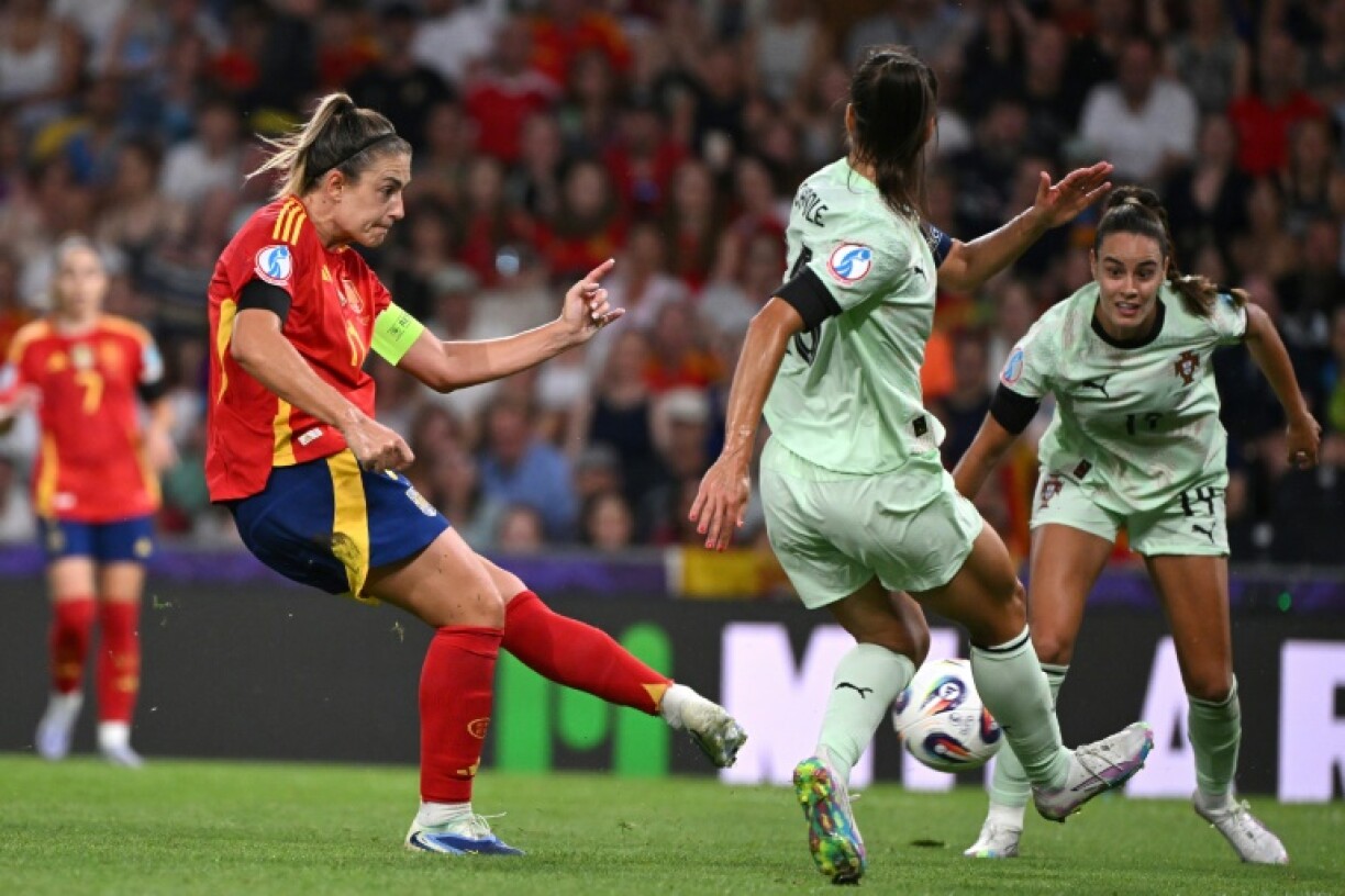 Alexia Putellas (L) scores Spain's third goal against Portugal