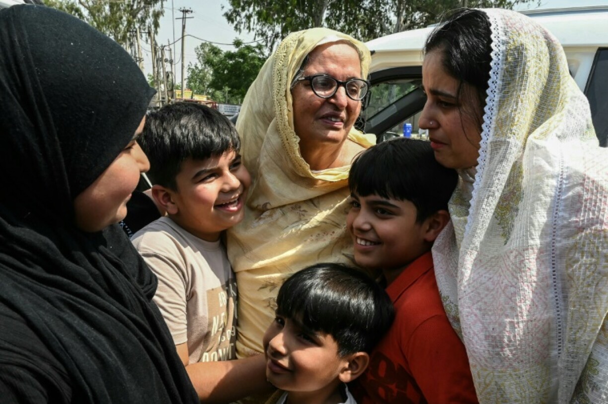 An elderly Indian citizen meets with her relatives after returning from Pakistan