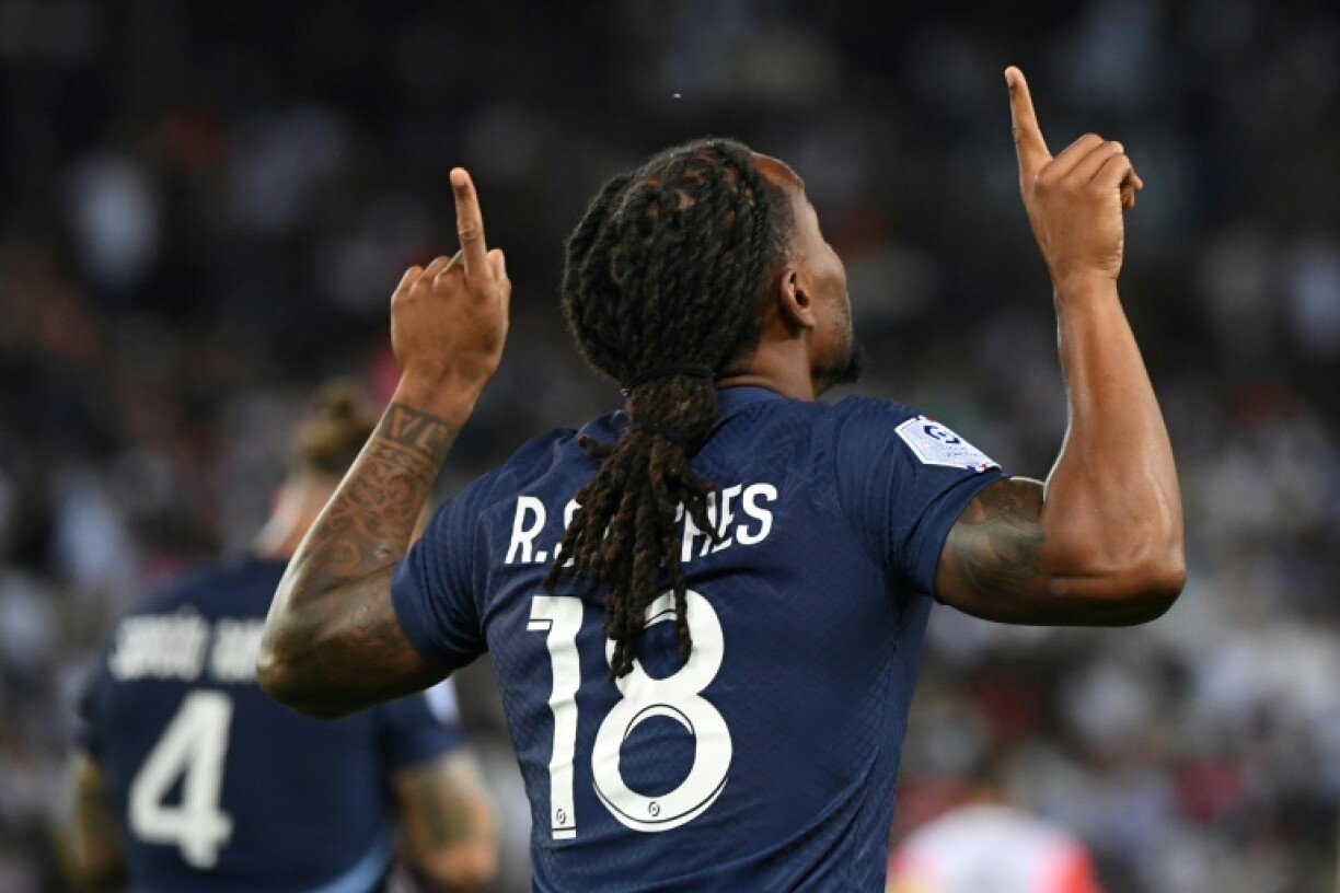 Le milieu de terrain portugais du Paris Saint-Germain, Renato Sanches, après avoir marqué le cinquième but de son équipe lors du match de L1 contre Montpellier, à Paris, le 13 août 2022