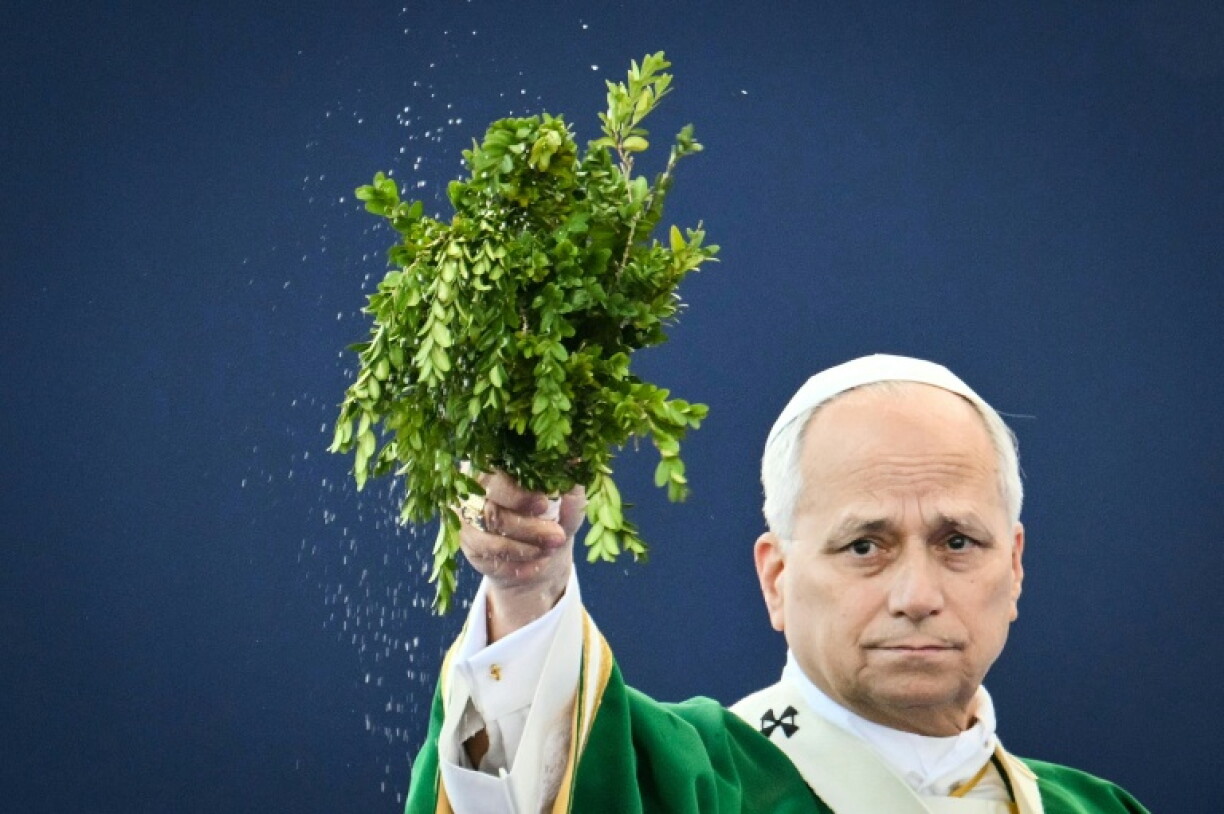 Pope Leo XIV blessed worshippers with holy water