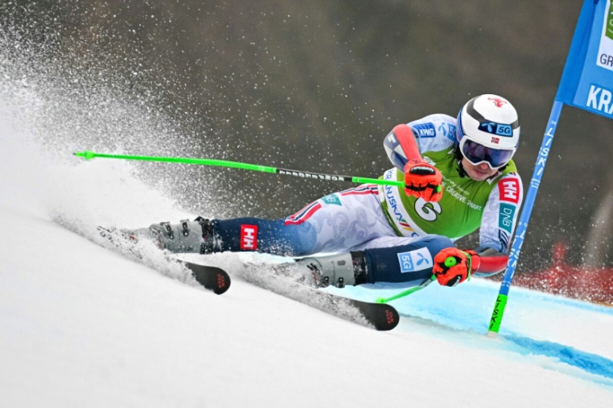 A silky smooth second run from Henrik Kristoffersen delivers the Norwegian his first giant slalom of the season