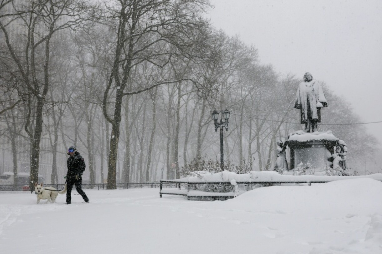 L'arrondissement de Brooklyn, à New York, sous une tempête de neige le 23 février 2026