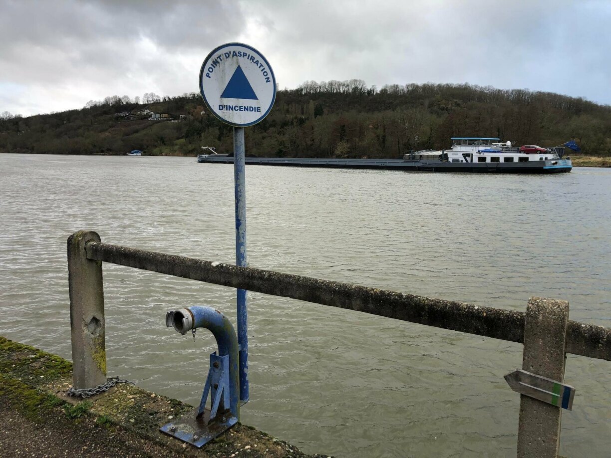 Un élu craint que cette pollution pourrait remonter la rivière et atteindre les frontières luxembourgeoises et allemandes