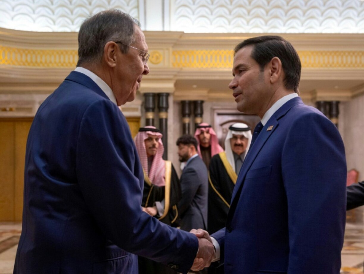 Russian Foreign Minister Sergei Lavrov (L) met US Secretary of State Marco Rubio (R) in person during talks in Saudi Arabia in February