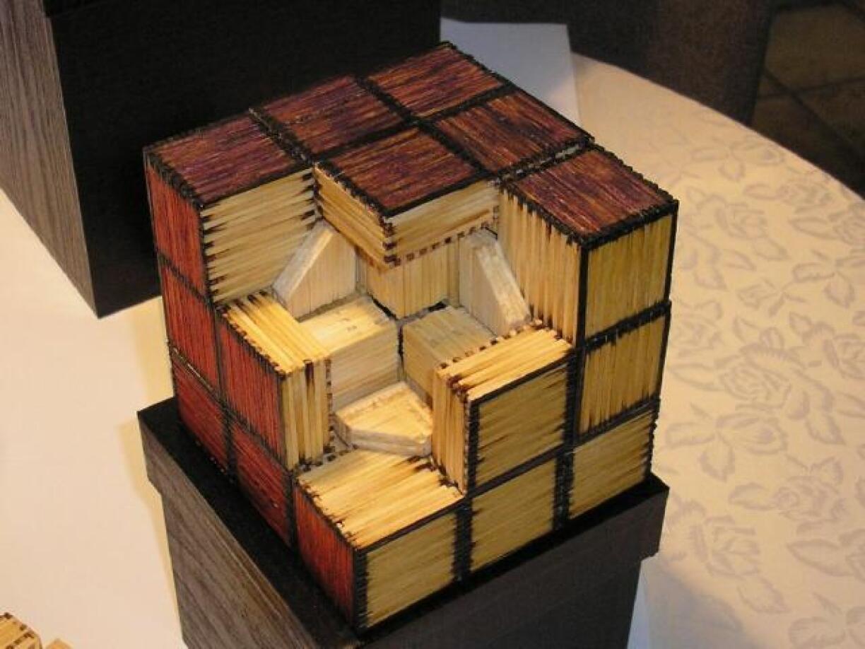 Un Rubik's Cube entièrement réalisé en allumettes!