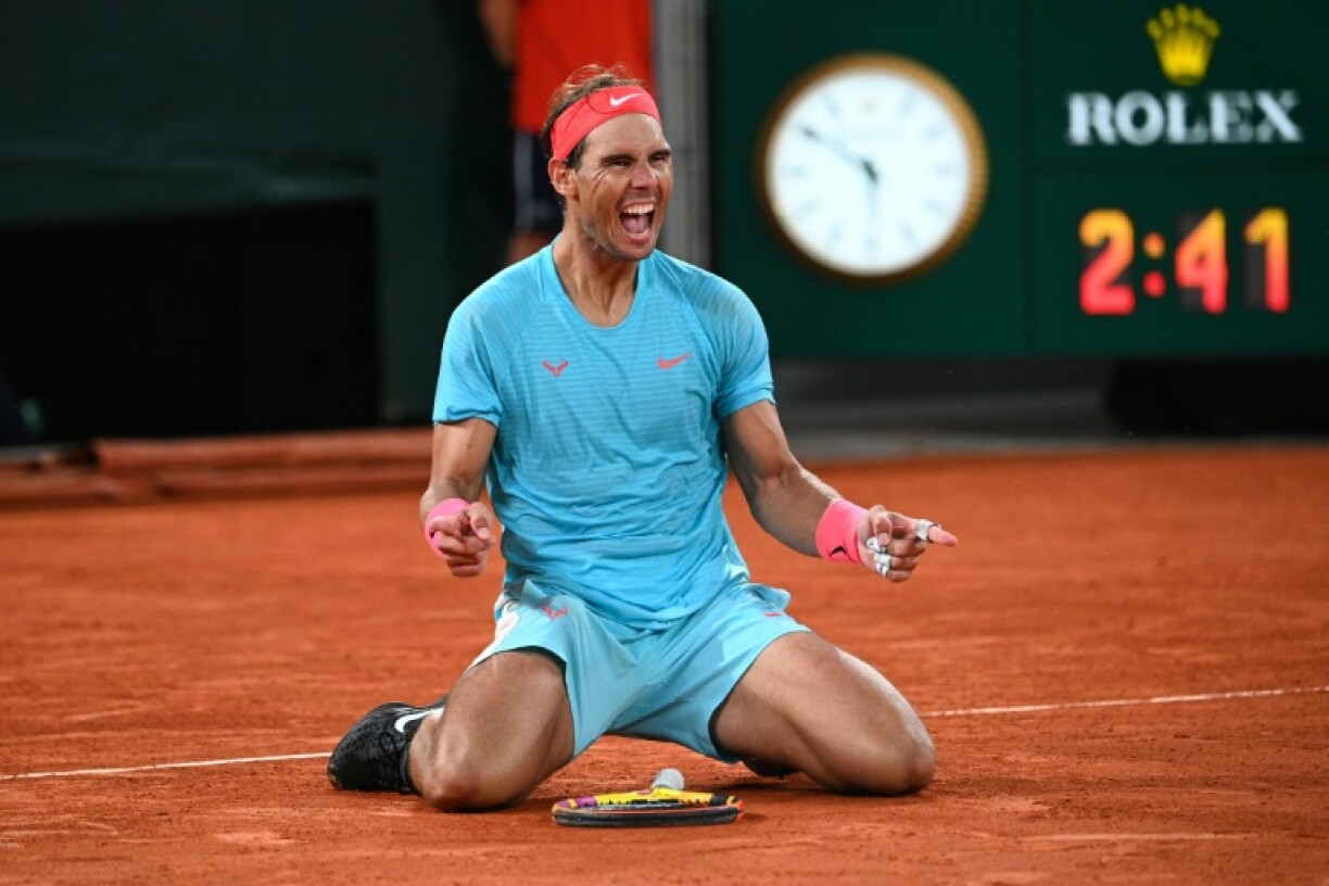 La joie de l'Espagnol Rafael Nadal après sa victoire face au Serbe Novak Djokovic, en finale du tournoi de Roland-Garros, le 11 octobre 2020 à Paris