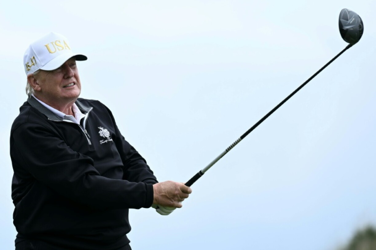 Le président américain Donald Trump joue au golf à Balmedie, en Ecosse, le 29 juille 2025
