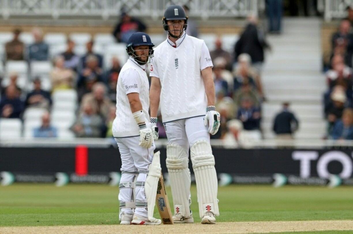England's Ben Duckett (L) and Zak Crawley (R) were in the runs during England's only warm up match before the Ashes