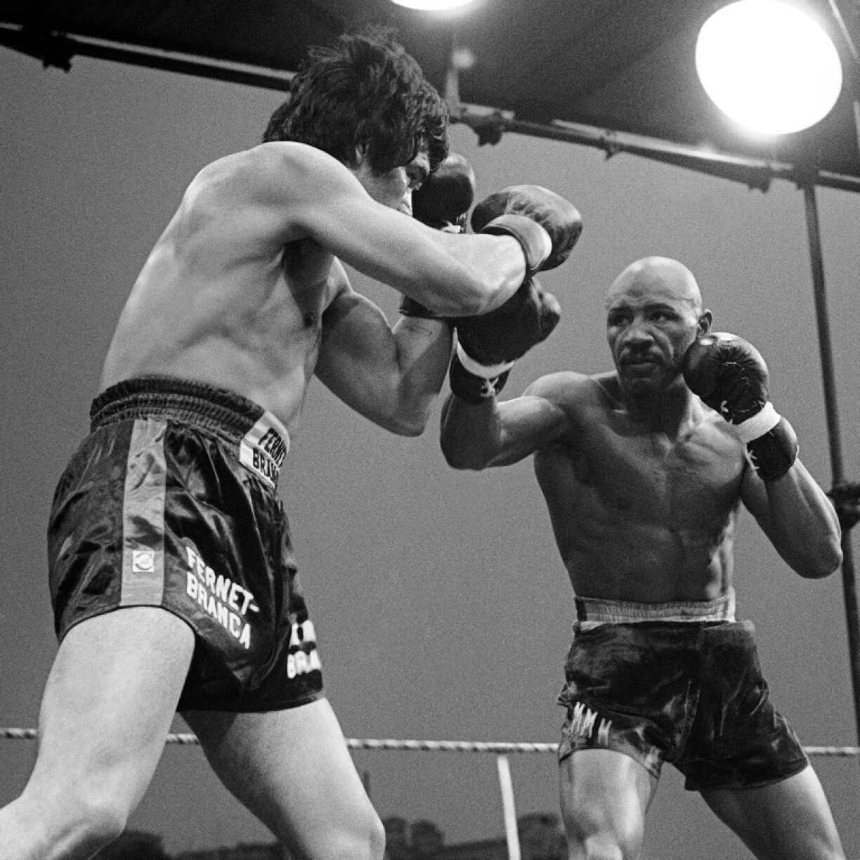 Marvin Hagler (d) contre l'Argentin Norberto Rufino Cabrera à Monaco, le 30 juin 1979