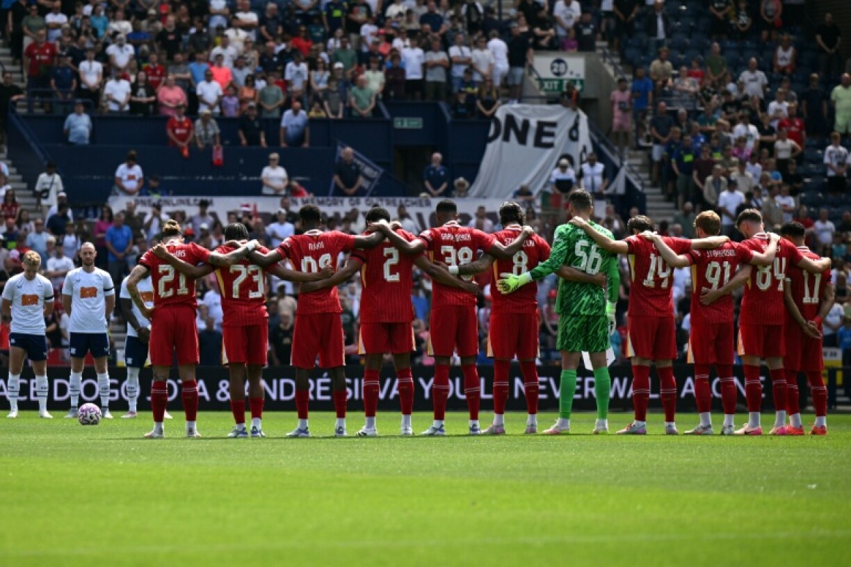 Liverpool players observe a minute's silence for Diogo Jota