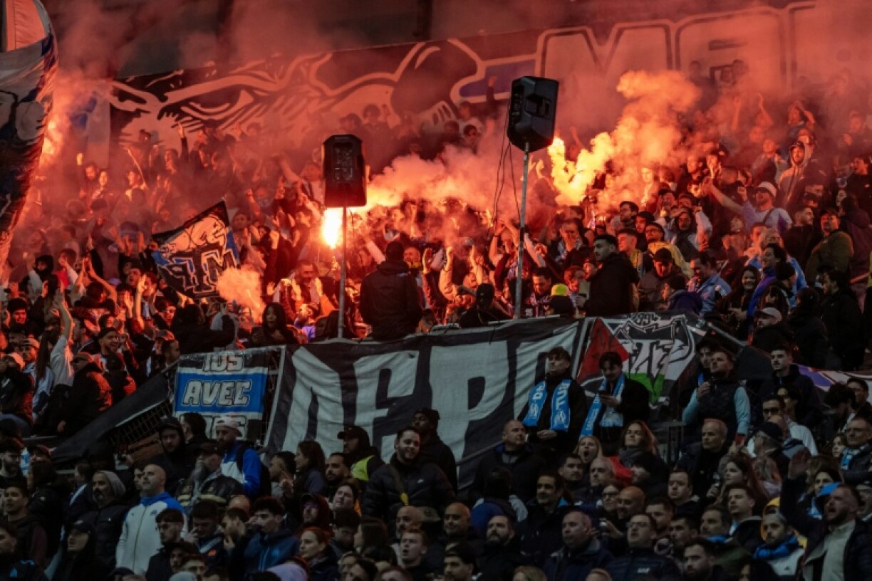 Les supporters de l'OM ont manifesté leur frustration en observant une grève des encouragements pendant la première mi-temps du match entre leur équipe et Auxerre, vendredi au Stade Vélodrome