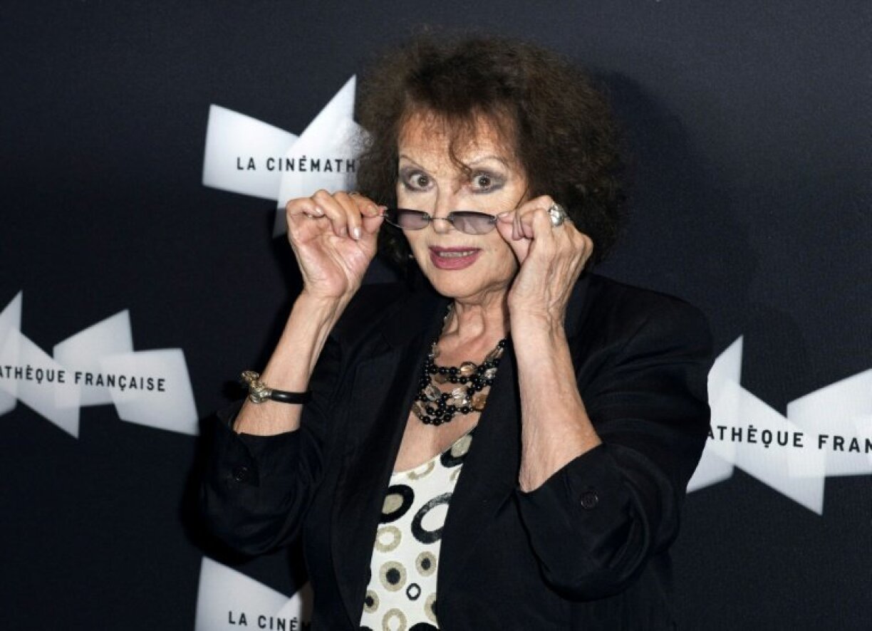 L'actrice Claudia Cardinale pose lors de la première du film