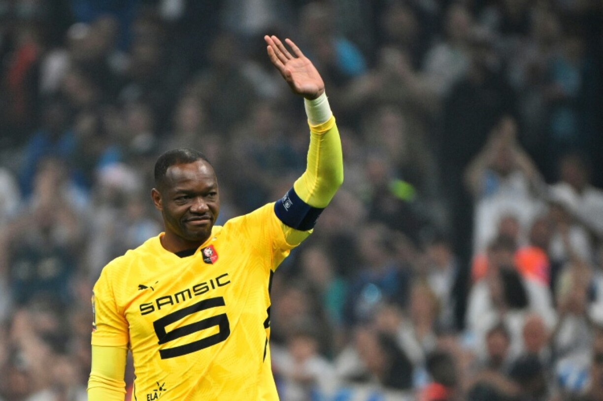 France's 2018 World Cup winning goalkeeper Steve Mandanda has called time on his footballing career