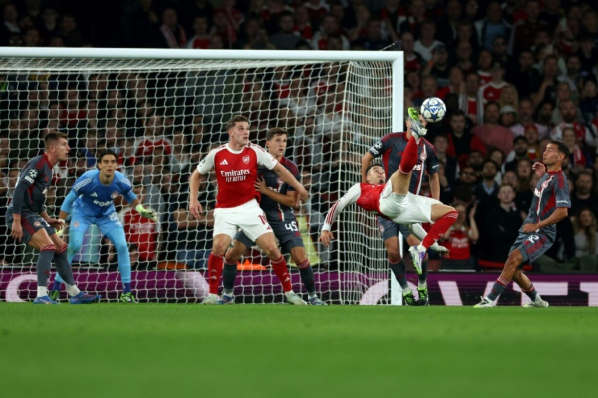 Arsenal's Gabriel Martinelli in action against Olympiakos