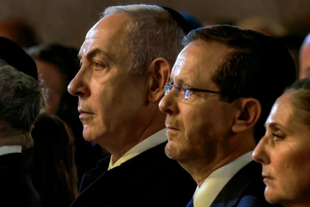Israel's President Isaac Herzog (C) will consider Prime Minister Benjamin Netanyahu's pardon request