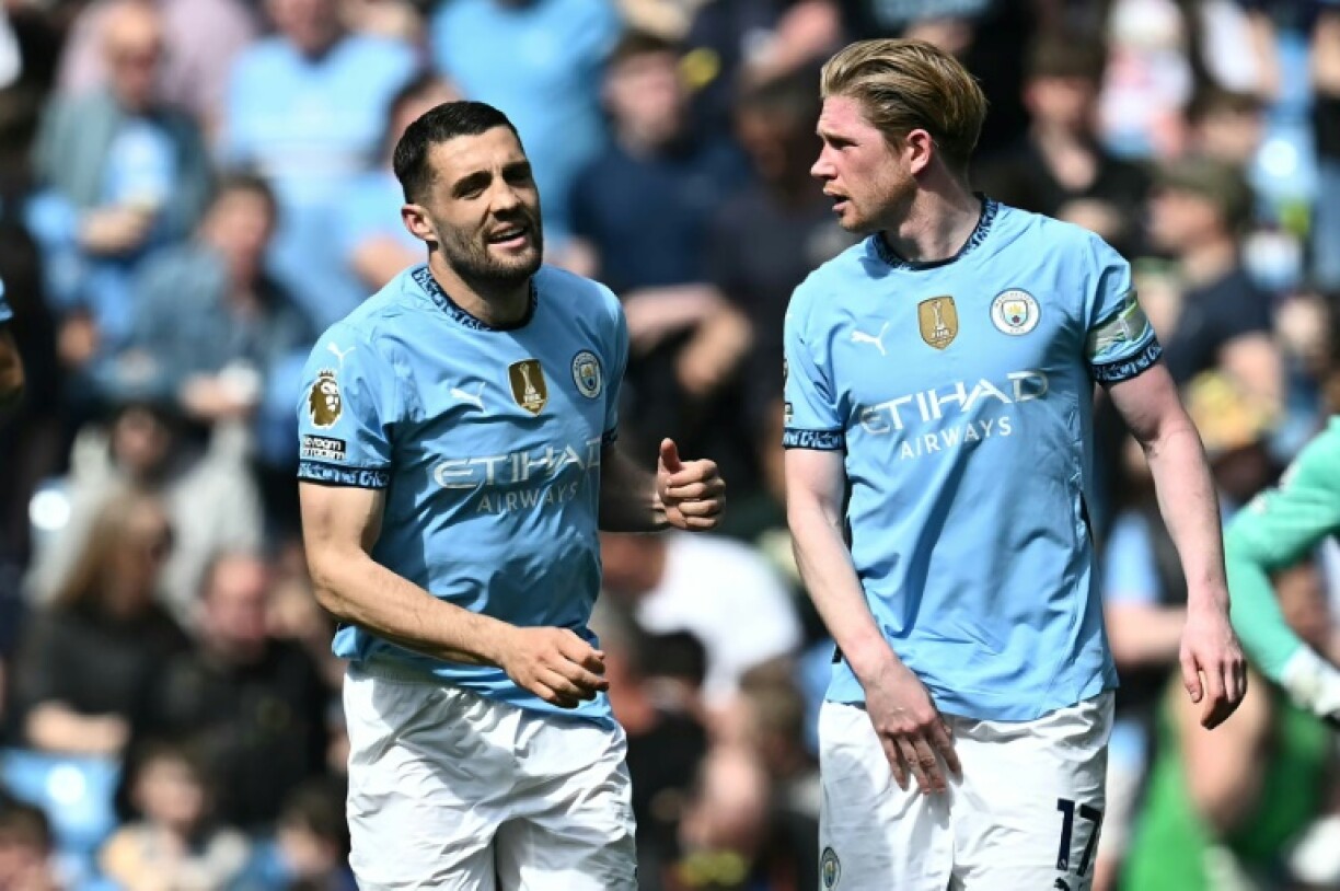 Mateo Kovacic and Kevin De Bruyne celebrate during Manchester City's win against Crystal Palace