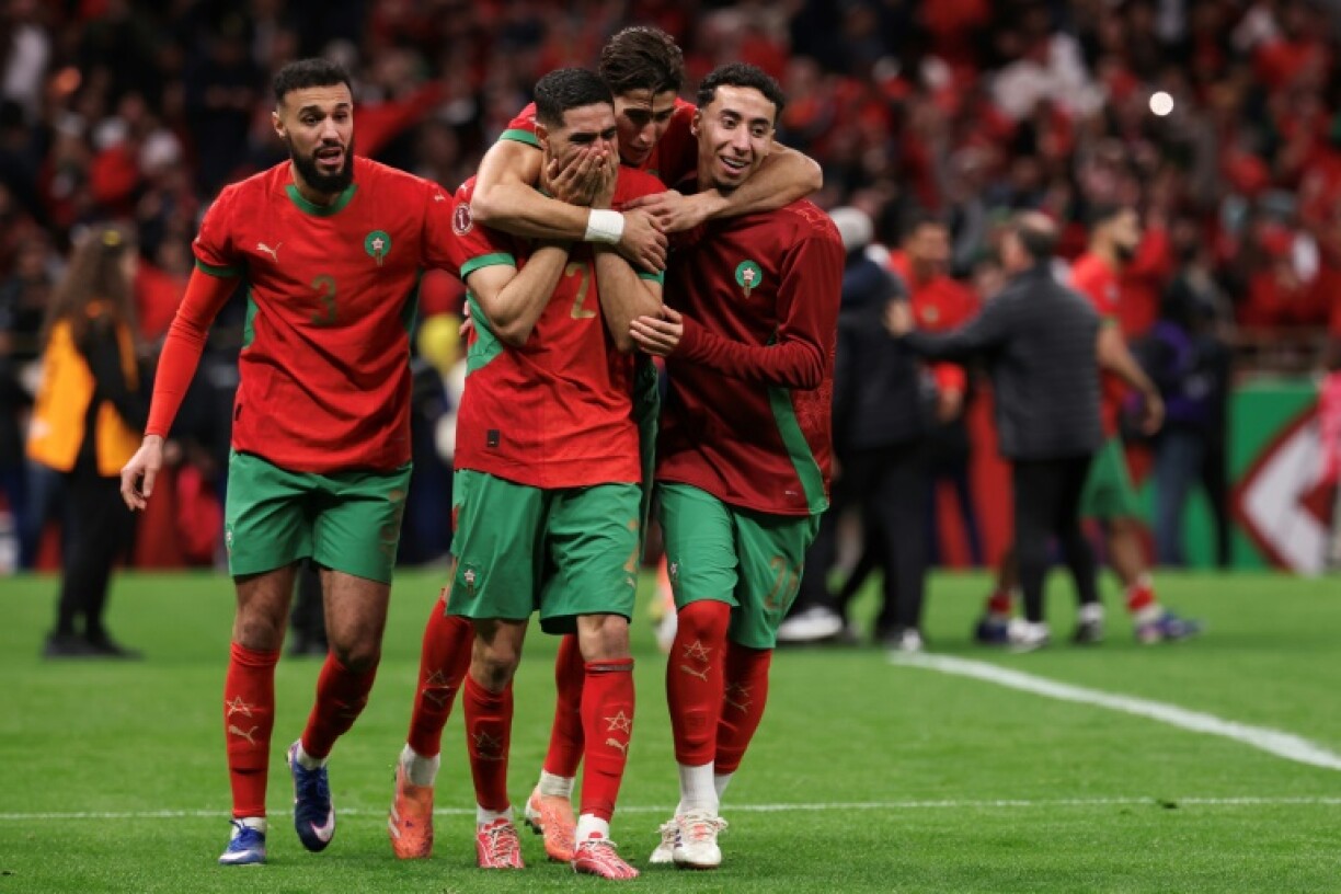 Achraf Hakimi et ses coéquipiers fêtent la qualification du Maroc en finale de la CAN 2025 aux dépens du Nigeria le 14 janvier 2026 à Rabat